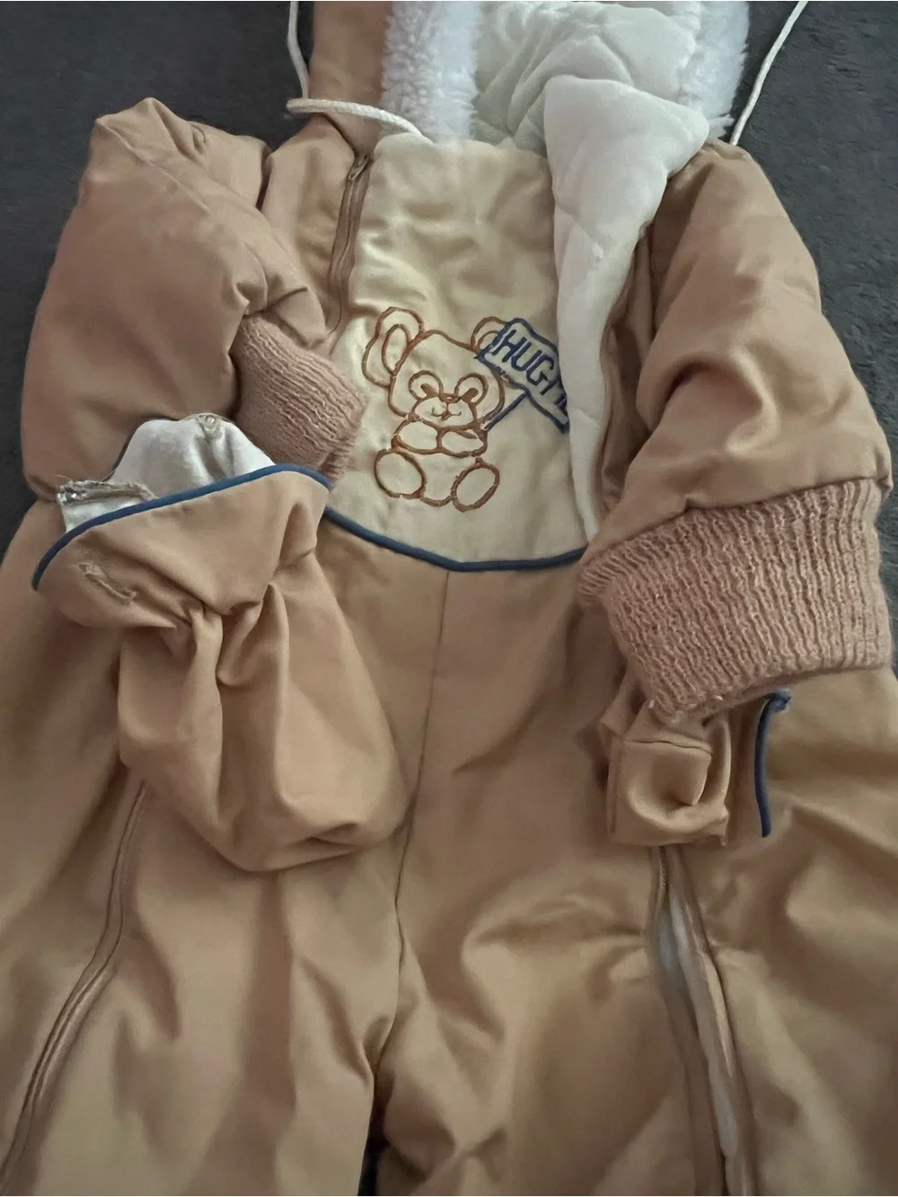 Vintage Tan Bear “Hug Me” infant Zip snowsuit Pram suit 12 M w/hand covers